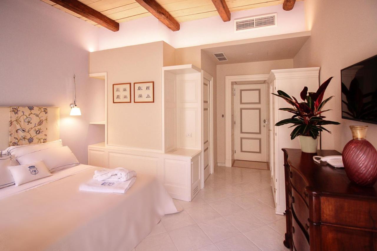 Palazzo Mottola Tropea Hotel Buitenkant foto